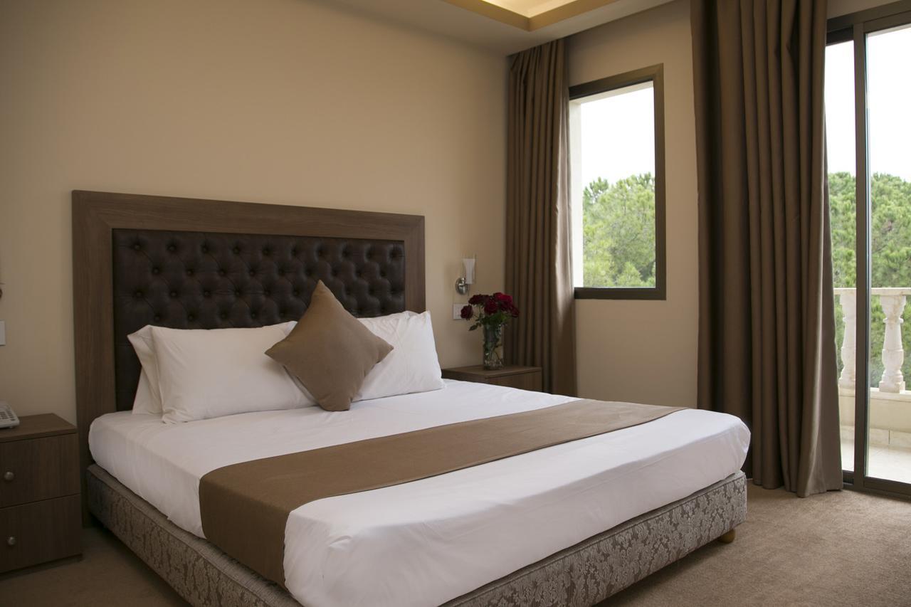Bzommar Palace Hotel Jounieh Extérieur photo