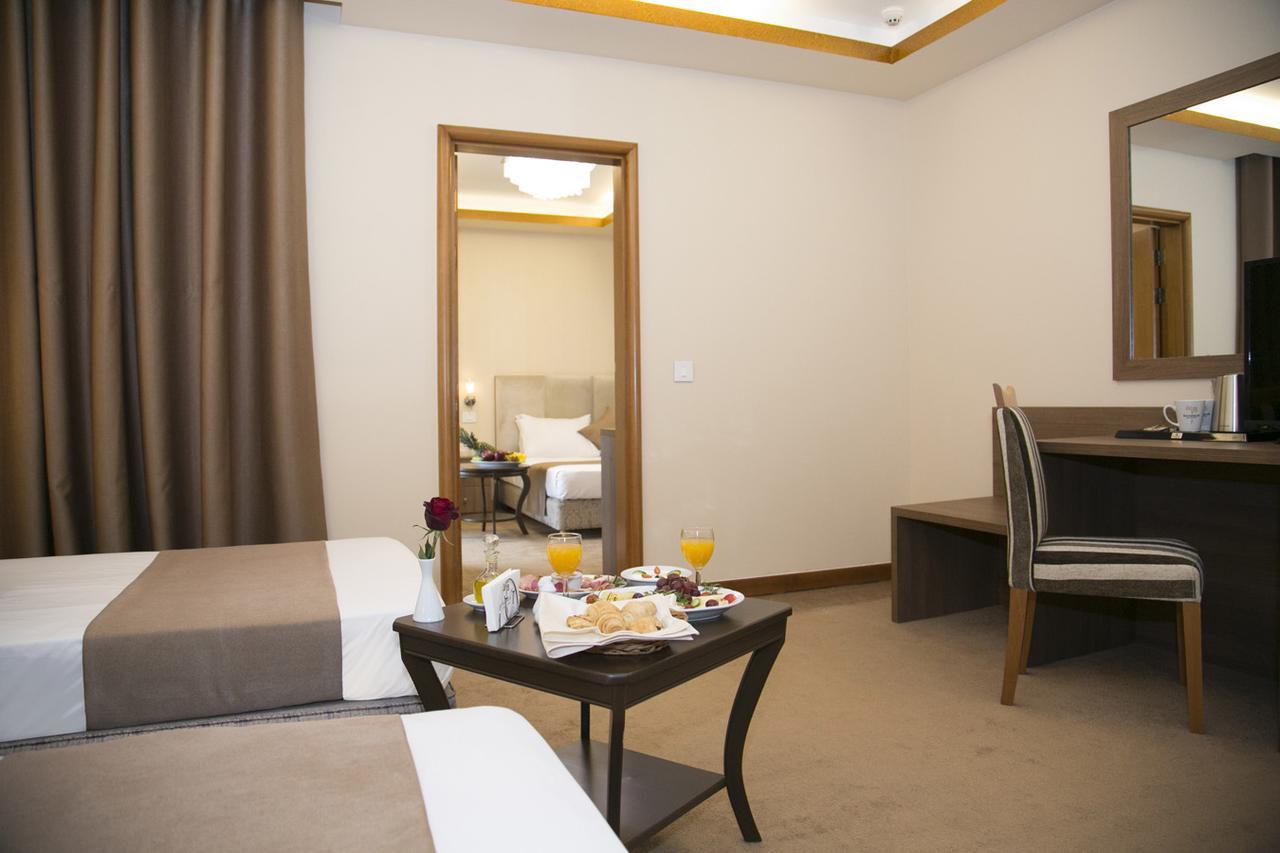 Bzommar Palace Hotel Jounieh Extérieur photo