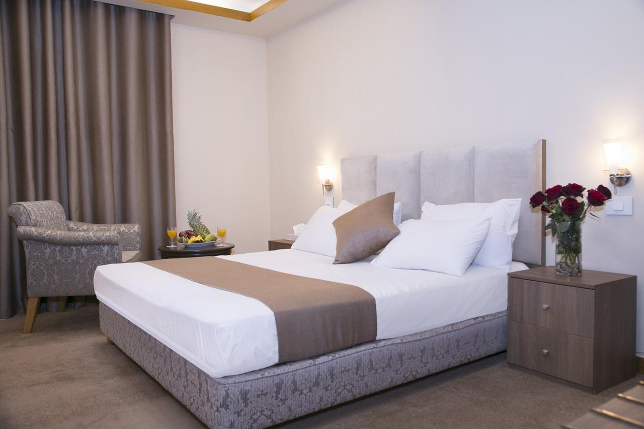 Bzommar Palace Hotel Jounieh Extérieur photo