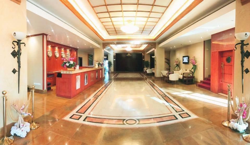 Bzommar Palace Hotel Jounieh Extérieur photo