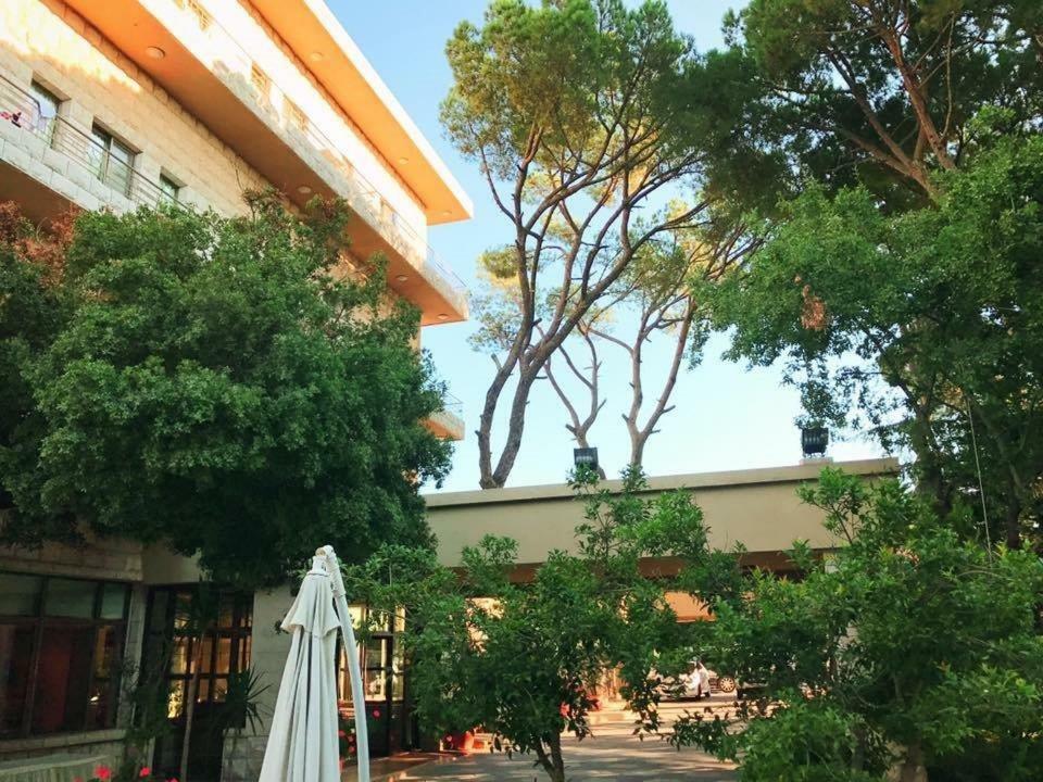 Bzommar Palace Hotel Jounieh Extérieur photo